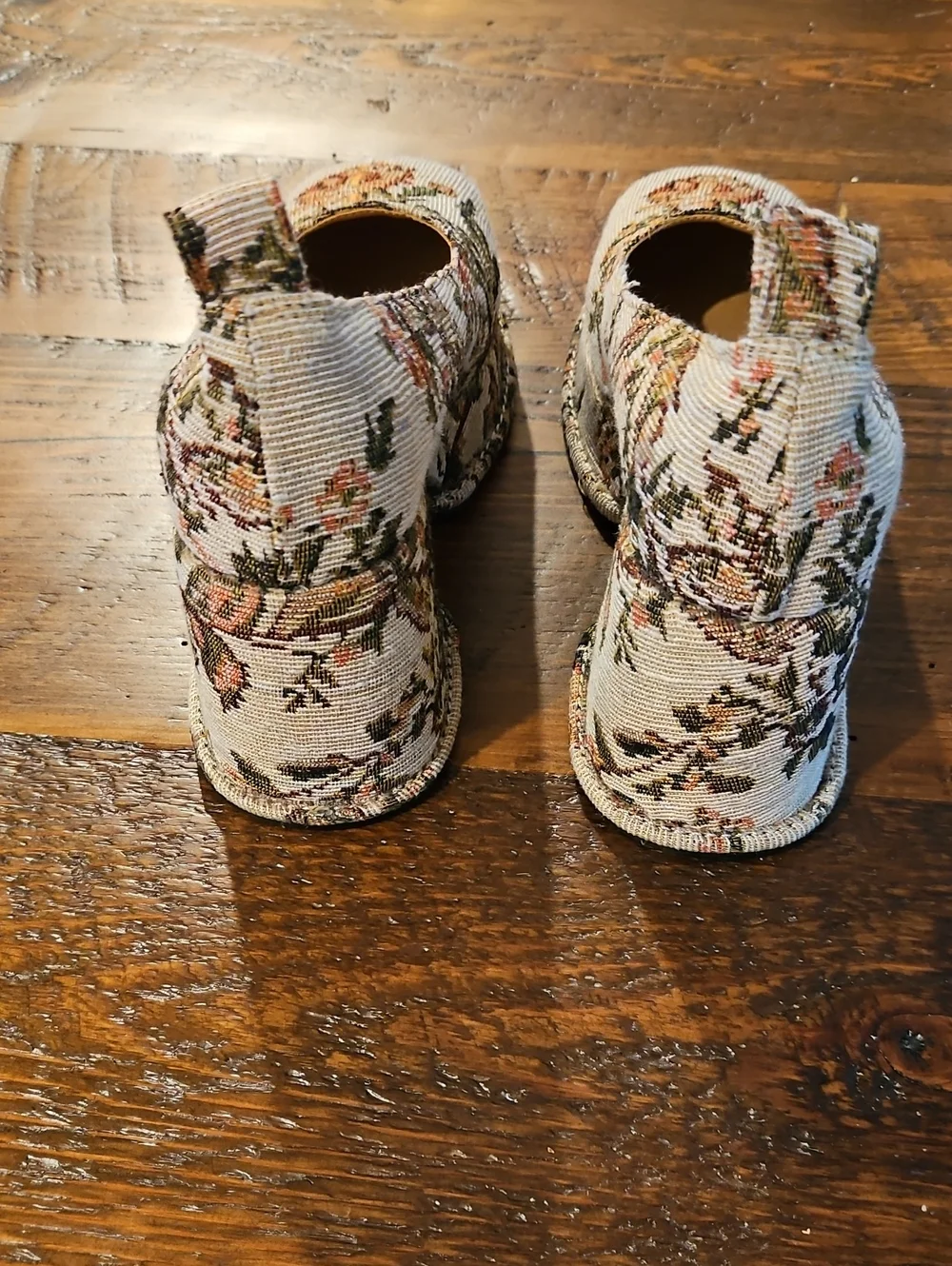 Nwob Tapestry Floral Platform Heels in Cream & Brown Like New